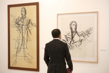 Mostra de ensaios de Júlio Pomar «deixa Setúbal de parabéns» Maioria dos esquissos patentes na mostra foca a cara de Bocage