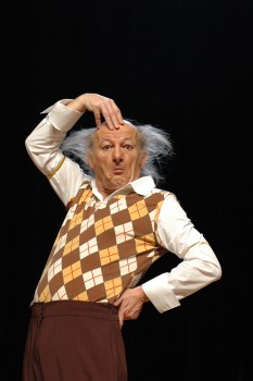 Almada - Clown do Cirque du Soleil Encena nova peça do Teatro Extremo