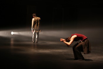 Moita - Workshop e espetáculo de dança «Play False» Após o espetáculo uma conversa com o público sobre a peça