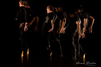 Moita - Comemorações do Dia Mundial da Dança no Fórum Cultural «The Art of Losing» espetáculo da Companhia de Dança de Almada