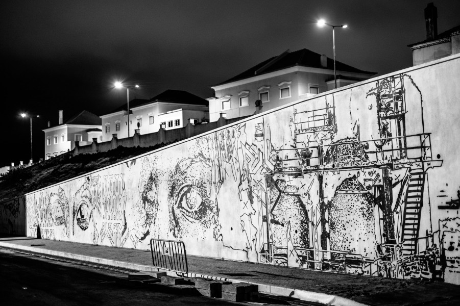 Alexandre Farto AKA Vhils intervenção artística no Barreiro No «Sobe e Desce» do Bairro de Sta Bárbara