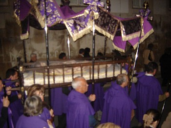 ALCÁCER DO SAL - Procissão do Enterro do Senhor Ruas da cidade em silêncio à passagem do Esquife do senhor Morto