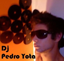 Fórum Cultural José Manuel Figueiredo - Moita “Suburbano Invents” e DJ Pedro Yota actuam no Café – Concerto
