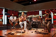A banda “What?” traz o pop e o rock ao D. Lounge do Casino Estoril