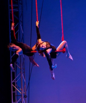 A arte do Novo Circo em destaque no Casino Lisboa com aerial duo de Raquel Nicoletti e Angélica Evrard