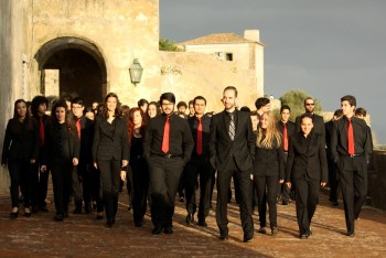 No palco do Cineteatro S. João em Palmela Orquestra Nova de Guitarras e Orquestra Philarmónica de Lisboa juntas