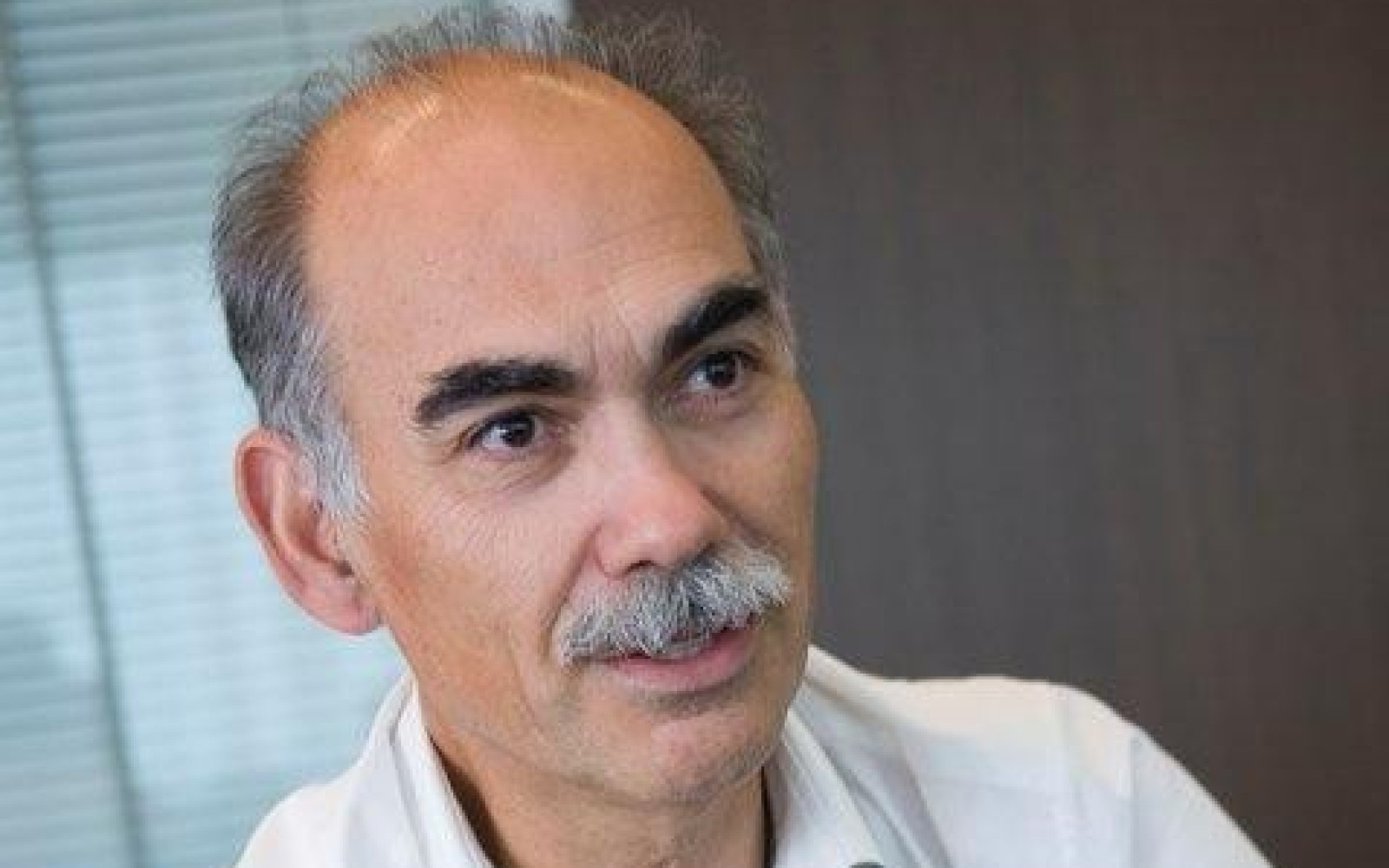 Por António Matias Lopes Habitar ou sobreviver: a casa, a rua e o direito a uma vida digna Barreiro