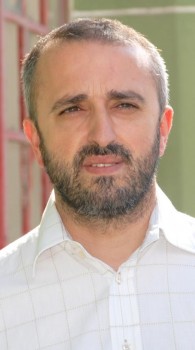 «um rio onde apoiar os braços» de João Nascimento Um livro marcado por duas palavras – «ternura» e «sensibilidade»
