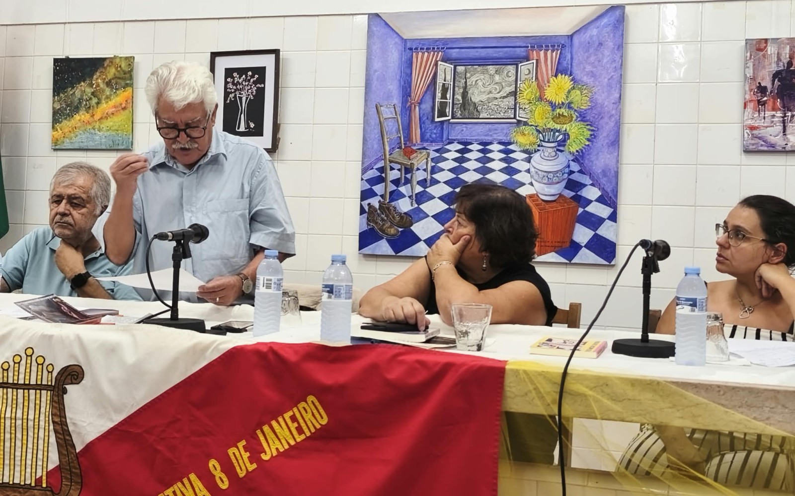 Por António Sousa Pereira «Entre a Voz e o Gesto - Poemas de trabalho e luta» de Mário Durval . Da crisálida do presente à borboleta do futuro