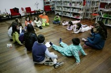 Em Alhos Vedros - Moita Biblioteca Fora D’Horas: Crianças dormem entre livros