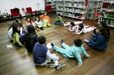 Biblioteca Fora D’Horas na Moita Crianças dormem entre livros em Alhos Vedros