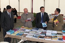 Na Feira do Livro de Reguengos de Monsaraz As escolhas literárias de António Serrano, Capoulas Santos e Bravo Nico