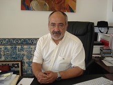 Sessão de Autógrafos com Francisco Moita Flores em Sesimbra Dá início à 8.ª edição da Feira do Livro
