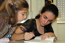 Beatriz Lima, a mais jovem escritora portuguesa... aos 13 anos escreveu um romance de amor em tempo de guerra