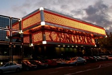 Vasco d’Orey Bobone apresenta no Casino Estoril livro de aguarelas «Tesouros de Macau»