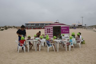 Biblioteca na Praia em Grândola Promover a leitura em tempo de férias