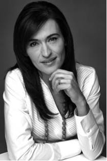 Fátima Lopes vai estar no Barreiro e em Almada Autografar o seu novo livro «Mães e Filhas com História»