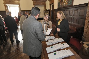 Setúbal - Um precioso contributo os autarcas «Governação e Poder Local: O público e o privado na prestação de serviços públicos num contexto de eficiência»