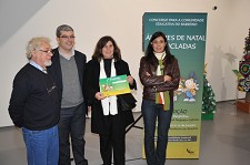 CONCURSO “ÁRVORES DE NATAL RECICLADAS” - BARREIRO Mostra está no Hospital Nossa Senhora do Rosário - Barreiro . JI nº1 do Alto do Seixalinho ganhou o primeiro prémio