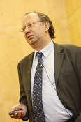 Estado e doentes gastam 3 mil milhões de euros por ano Prevalência da dor crónica preocupa especialistas