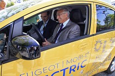 Promocional da rede Mobi.E e de um automóvel eléctrico em Setúbal «É com muito gosto que Setúbal recebe este novo estilo de vida.»
