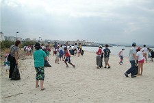 Alunos da EB1/JI Nº5 do Barreiro Limpam Praia de Alburrica