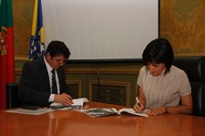 Água de conduta e reservatório vai ser usada para produzir energia elétrica