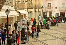 Árvores de Natal ecológicas em Setúbal Em exposição no Largo da Ribeira