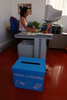 Barreiro - Recolha de papel para reciclagem no Edifício dos Paços do Concelho Sucesso depende da contribuição de todos