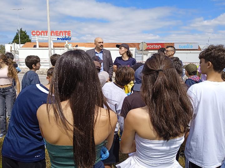 BARREIRO - Colégio Brincadeiras ao Cubo Mobiliza alunos, professores e auxiliares de educação na limpeza de resíduos em espaços naturais