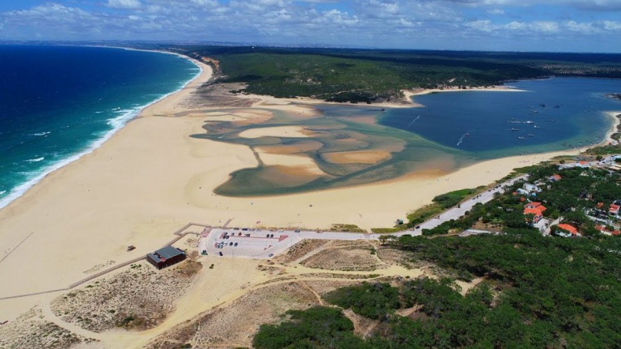 Almada/ Sesimbra - Obras de proteção e defesa do litoral Inclui alimentação artificial das praias da Costa da Caparica e desassoreamento da Lagoa de Albufeira