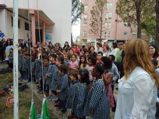 Barreiro - Plantação de flores, plantas e ervas aromáticas Na escola EB/JI nº 5 no âmbito do Programa Eco-Escolas