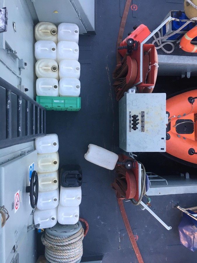 Marinha recolhe plástico à deriva no mar Alerta para a necessidade de colocar o material reciclável em local apropriado