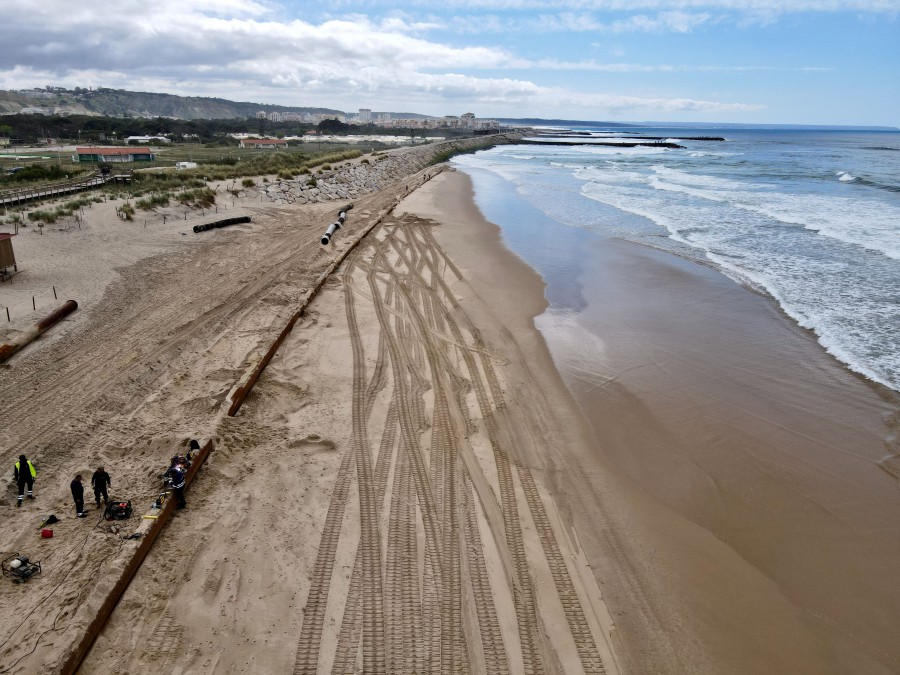 Almada - Proteção costeira da Costa da Caparica Porto de Lisboa investe mais de 2 milhões de euros