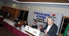 Debate em Sesimbra / Setúbal O futuro das Pescas em Portugal e a Reforma da Política Comum das Pescas Travar uma batalha contra as perigosas intenções da Comissão Europeia