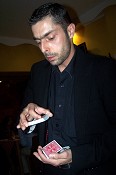Carlos Rivotti, ilusionista “Um músico cria um ambiente e um mágico uma memória”