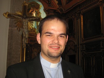 Padre Rui Simão, novo pároco de Nª Srª do Rosário – Barreiro «Há muitos casos de desemprego e muitas famílias carenciadas»