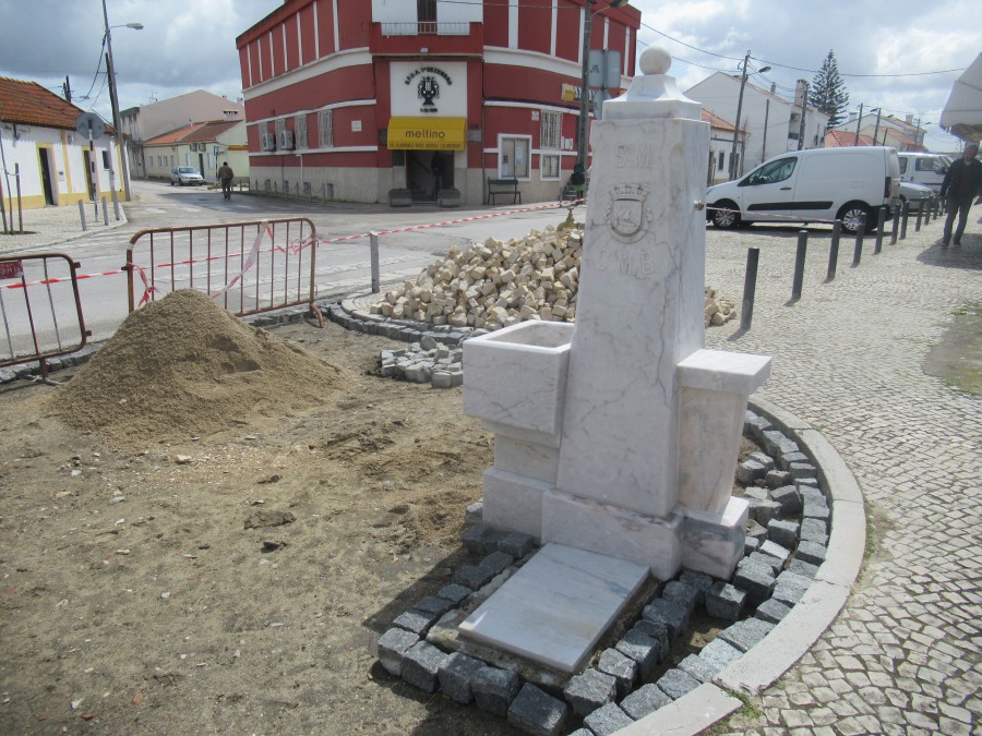 Barreiro – Fontanário de Santo António renovado Limpeza da entrada da freguesia concretizada com a colaboração da UF Baixa da Banheira