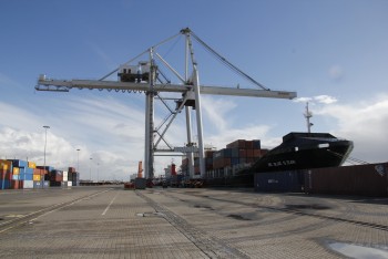 Porto de Setúbal no futuro porto de transhipment do norte da Europa Desde 8 de Fevereiro tem um novo serviço da MacAndrews