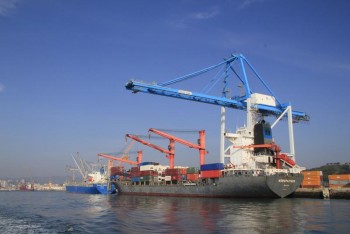 Setúbal Aumenta contributo do porto para a criação de emprego Porto de Setúbal cresce 24% em 3 anos