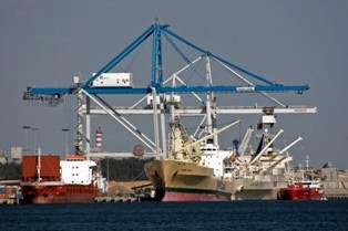 Ano 2014 passa a figurar na história do Porto de Setúbal Porto de Setúbal supera 100 mil TEU nos contentores