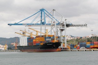 Porto de Setúbal cresce 75% nos contentores Linhas que escalam Setúbal para a África, Mediterrâneo e Norte da Europa