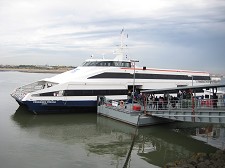 No Barreiro Passageiras da Soflusa juntam-se para promover transporte fluvial