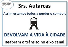 Comerciantes de Almada Contestam nas montras requalificação do centro da cidade