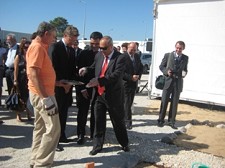 Barreiro Carlos Humberto, presidente da Câmara Municipal do Barreiro Lançou a 1ª pedra do «Retail Planet Barreiro» e plantou uma árvore símbolo de desenvolvimento sustentável . Vão ser criados 1300 postos de trabalho