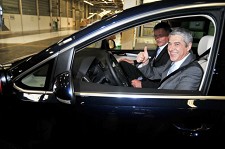 Primeiro-Ministro visitou a Volkswagen Autoeuropa - Palmela Conduziu o novo Sharan e destacou a importância da empresa para a economia portuguesa