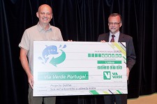 Via Verde ajuda golfinhos do Sado - SETÚBAL Empresa entrega 6880 euros para Projecto Delfim
