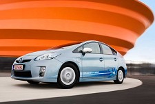 Toyota desenvolve pontos de carregamento para viaturas eléctricas