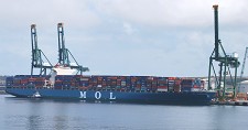 Porto de Sines recebe navios do armador MOL