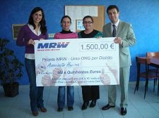 MRW esteve em Setúbal e doou bolsa de incentivos